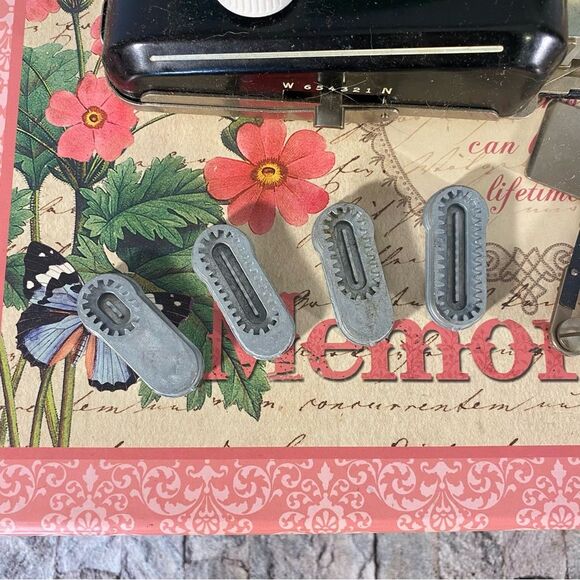 Singer Sewing Machine Vintage Button Holer Original Box Instructions Model 99 - Picture 8 of 13